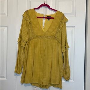 NWT LUMIERE MUSTARD YELLOW LONG SLEEVE ROMPER WITH RUFFLE DETAILS. SIZE MEDIUM.